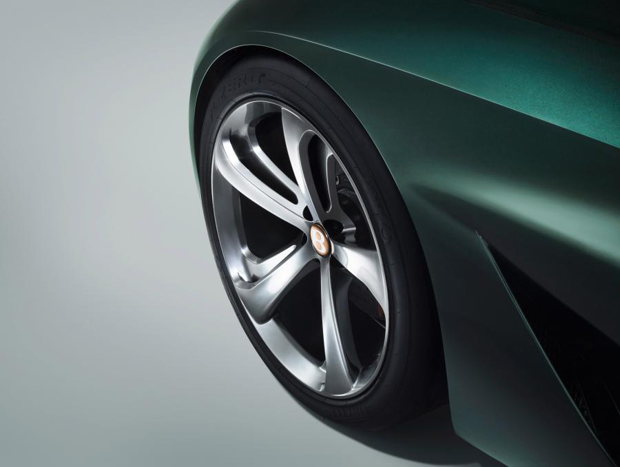  Bentley EXP 10 Speed 6 2015 года  (фото 8 из 16)